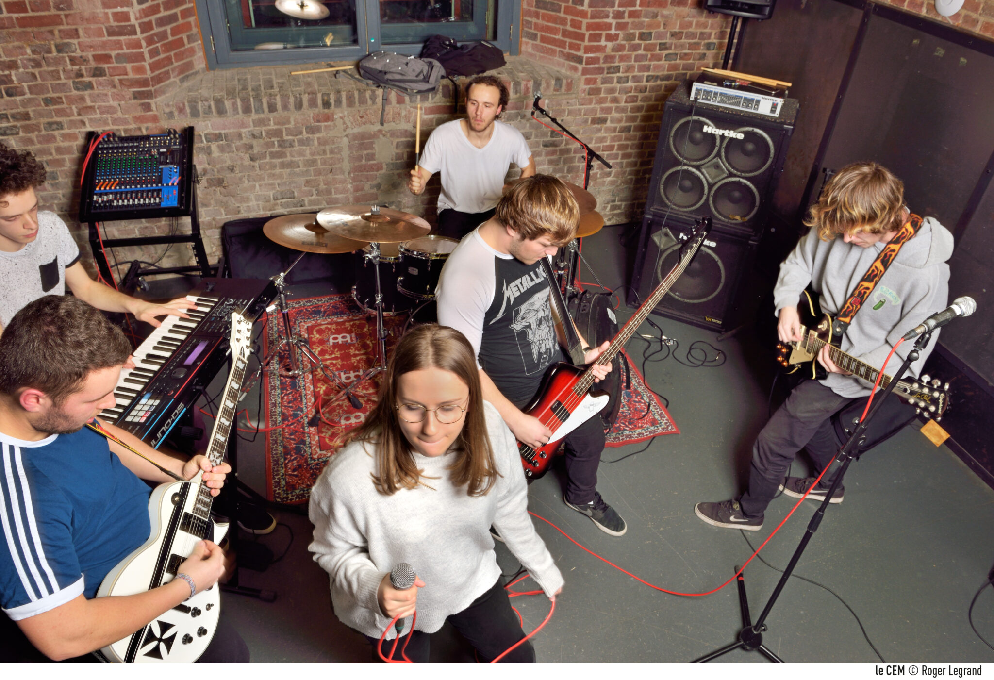 Groupe en train de répéter dans les studios de répétition